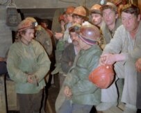 Miners in Chita awaiting word of their trapped colleagues on September 8 (ITAR-TASS)