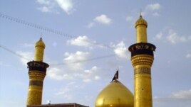 الروضة الحسينية وقد كتب في رواقها خمسة عشر بيتا من قصيدة الجواهري الشهيرة :امنت بالحسين
