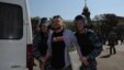 Поэта Александра Дельфинова задержал ОМОН на Старой площади в Москве 7 мая 2012 г