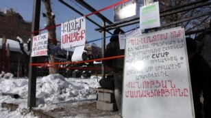Բողոքի ցույց Երեւանի Մաշտոցի փողոցի հարակից այգում կրպակների տեղադրման դեմ: 13-ը փետրվարի, 2012թ.