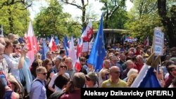 Демонстрация в Варшаве в поддержку Конституции. 7 мая 2016 года.