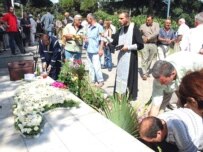 Georgians marking the anniversary in Tbilisi (InterPressNews)