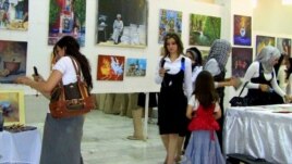 جانب من معرض طالبات معهد الفنون ببغداد