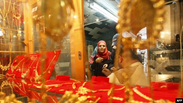 Gold is a status symbol in Pakistan, where no bridal ensemble is complete without ample if not excessive solid gold accessories.