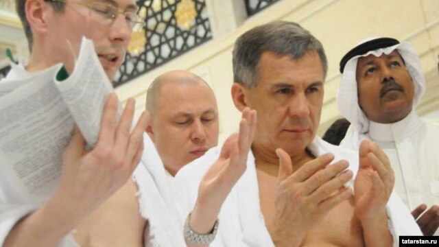 Tatar President Rustam Minnikhanov prays during his "minor hajj" in Mecca. 