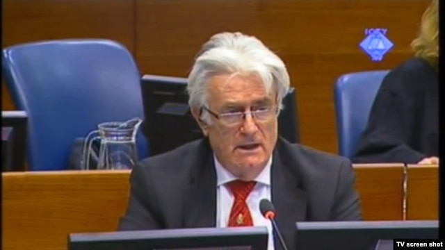 Radovan Karadžić u sudnici, 18. travanj 2012.