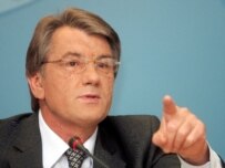 President Viktor Yushchenko speaking to reporters late on May 24 (epa)