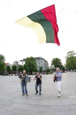 Литовский флаг над Фестплассен, 2012 год