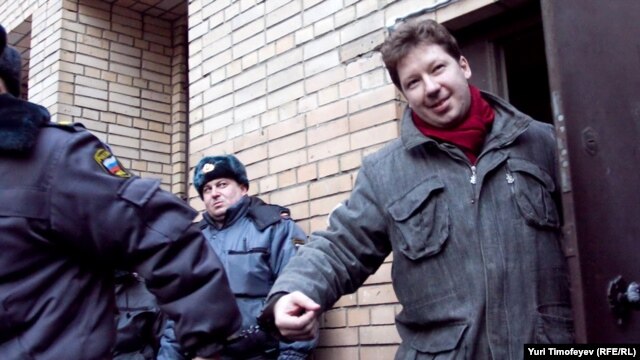 Entrepreneur Aleksei Kozlov is escorted out of a court session in Moscow on March 15.