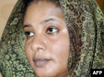 The defendant, journalist Lubna Ahmed al-Hussein, writes for a left-wing newspaper and works for the media department of the UN mission in Sudan.