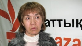 Шолпан Аблязова, двоюродная сестра Мухтара Аблязова в Бюро радио Азаттык. Алматы, апрель 2009 года.