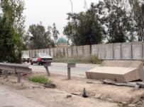 Coalition forces erected this barrier in Baghdad to separate Sunna and Shi'ite neighborhoods (epa)