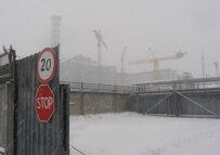 Construction work on the new shelter for Chornobyl's No. 4 reactor in March (RFE/RL)