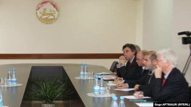 ჟენევის დისკუსიის თანათავმჯდომარეთა შეხვედრა ცხინვალში