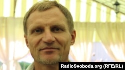 Singer Oleh Skrypka pulled out of the concert, saying, "It is out of the question. There are people dying in Ukraine now."