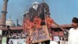 Hindistan - Vətənində Salman Rüşdünün müqəvvası radikal islamçılar tərəfindən yandırılır. 19 fevral 1999