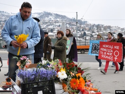 8. mart u Sarajevu, Fotografije uz tekst: Midhat Poturović