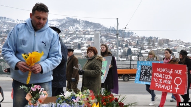 8. mart u Sarajevu, Fotografije uz tekst: Midhat Poturović