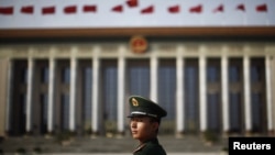 A Chinese paramilitary police officer stands in front of the Great Hall of the People at Beijing's Tiananmen Square. (file photo)