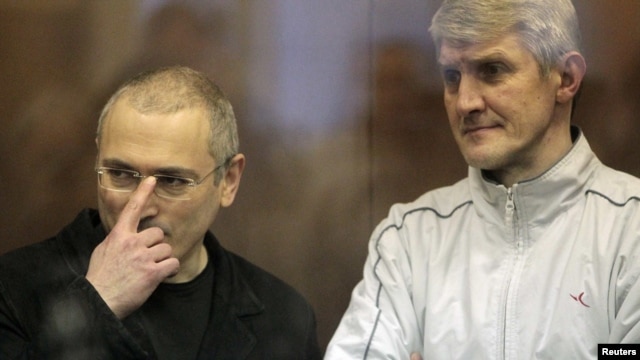 Михаил Ходорковский и Платон Лебедев во время чтения приговора