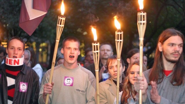 Russian speakers demonstrating in Latvia (ITAR-TASS, file photo)