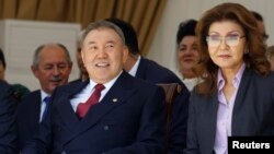 Президент Казахстана Нурсултан Назарбаев и его дочь Дарига Назарбаева. Алматы, 1 мая 2016 года.
