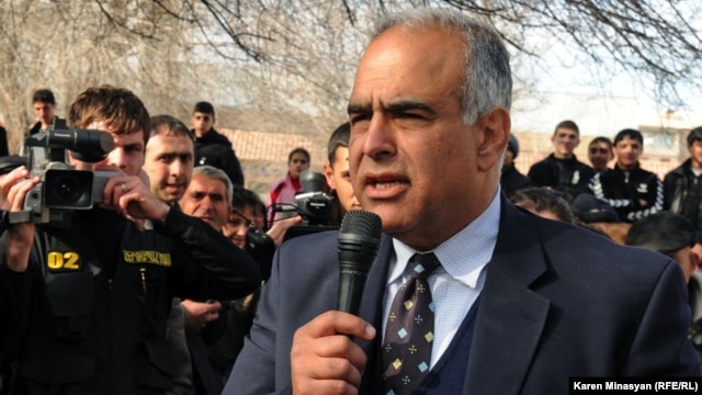 “I can only say that at the cost of my life, I will not permit even one drop of blood to be shed,” the daily “Aysor” quoted Raffi Hovannisian as saying.