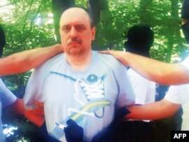 Goran Hadzic during his arrest on July 20 (photo: 'Politika')