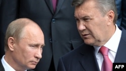 Ukrainian President Viktor Yanukovych (right) with his Russian counterpart Vladimir Putin. (file photo)