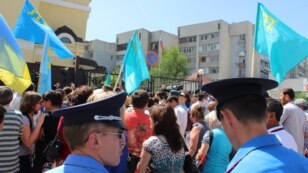 Crimean Tatars picket the building of the Consulate General of Russia in Simferopol, demanding the resignation of Russian Consul General Vladimir Andreyev on May 23. 