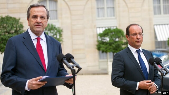 French President Francois Hollande (right) and Greek Prime Minister Antonis Samaras speaking to journalists in Paris on August 25. 