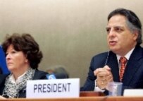 Louise Arbour (left), UN High Commissioner for Human Rights, and Peruvian Ambassador Manuel Rodriguez-Cuadros, President of the 62nd Commission on Human Rights (file photo) (epa)