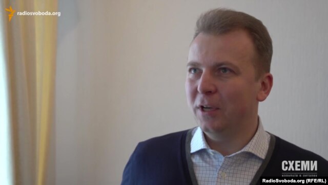 Народний депутат фракції «Народний фронт» Руслан Лук’янчук переконує, що не використовує службове становище, пишучи депутатські запити стосовно компанії своєї помічниці