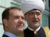 Medvedev Makes Historic Visit To Grand Mosque