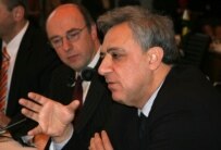 Armenian Foreign Minister Vardan Oskanian (right) in Vienna on March 2 (Courtesy Photo)