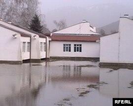Поплавено училиште во селото Лисичане 