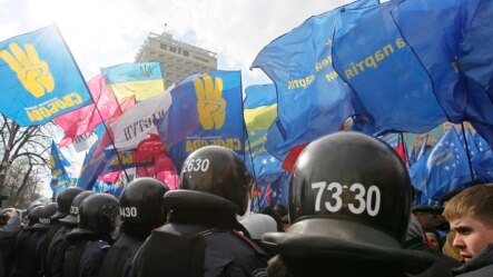 Митинг оппозиции в Киеве. Апрель 2013 года