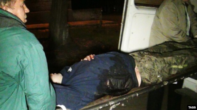 Один из пострадавших при штурме воинской части в Мариуполе 