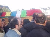 Mourners at Boymirza Hayit's funeral on November 7 (RFE/RL)