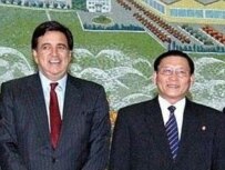Bill Richardson (left) with North Korean Supreme People's Assembly Vice President Kim Yong-Dae in Pyongyang on April 10 (AFP)
