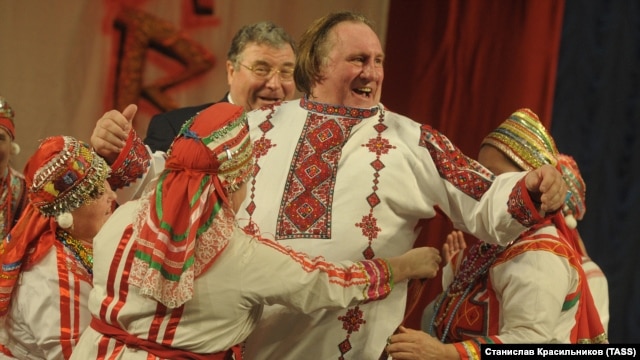 Liderul Mordoviei, Vladimir Volkov și Gérard Depardieu costumat la Saransk 