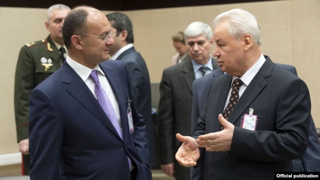 Belgium - Armenian Defense Minister Seyran Ohanyan (L) talks to his Azerbaijani counterpart Safar Abiyev on the sidelines of a NATO meeting in Brussels, 22Feb2013.