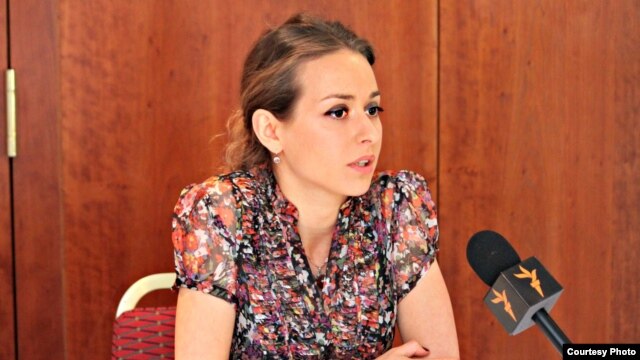 თინათინ ავალიანი