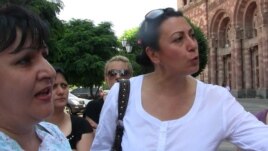 «Երեւանգազ»-ի աշխատակիցների բողոքի ցույցը Կառավարության շենքի մոտ: