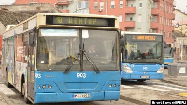 Ćirilični natpisi na autobusima gradskog prevoza u Novom Sadu