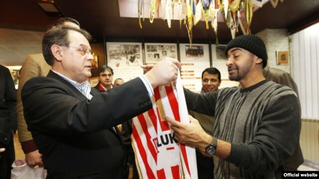 Šeik Muhammad Bin Zayed Al Nahyan i predsednik Košarkaškog kluba Nebojša Čović, Beograd,januar 2013.