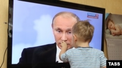 A Pochemuchka confronts Russian Prime Minister Vladimir Putin.