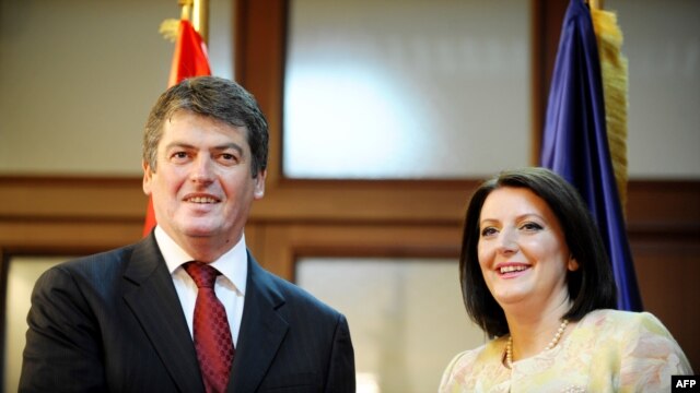 Atifete Jahjaga i Bamir Topi, 29. juni 2012.