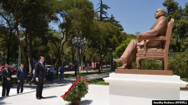  A statue of Heydar Aliyev in Mexico City