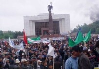 Rally in Bishkek on April 29 (RFE/RL)